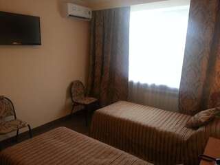 Отель Гостиница ИЛЕК Актобе Улучшенный двухместный номер с 2 отдельными кроватями-2