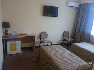 Отель Гостиница ИЛЕК Актобе Улучшенный двухместный номер с 2 отдельными кроватями-3